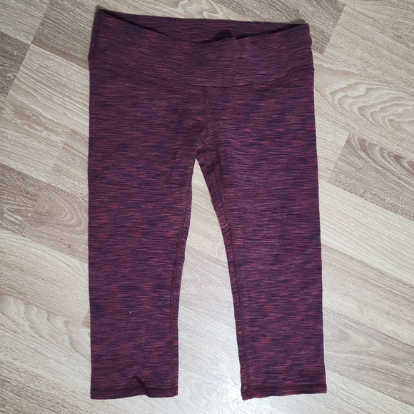 Alo Yoga Capris - Picture 1 of 2